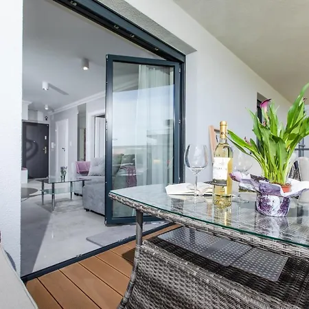 Lägenhet Apartament Lawendowy Gardenia Z Widokiem Na Morze Epapartamenty *